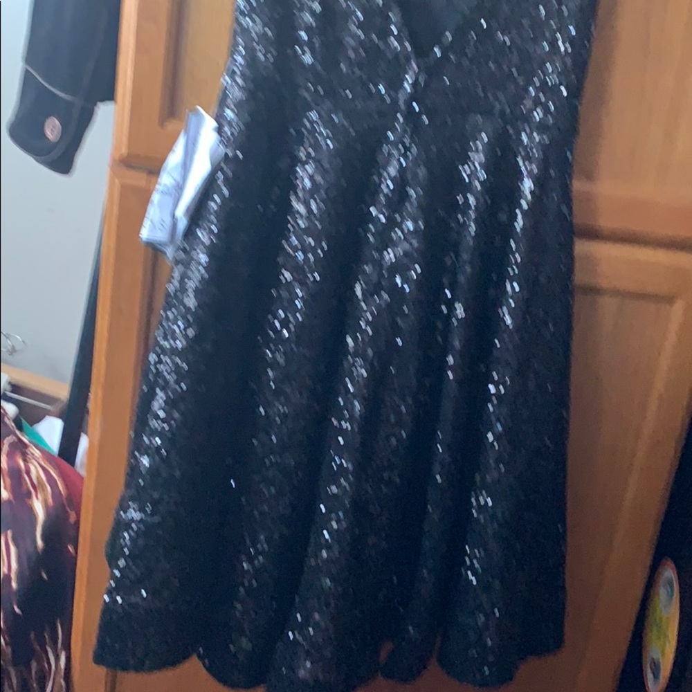 Sparkling DRESS🚨📸🧨🎁🎊🎉🎈 - Picture 4 of 7